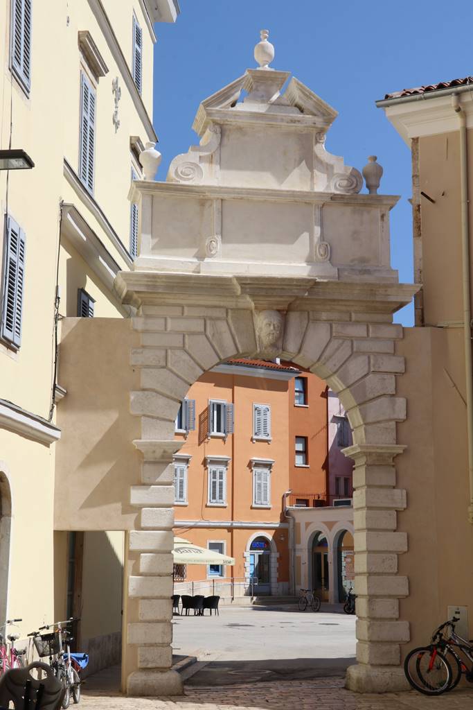 Rovinj arc de Balbi