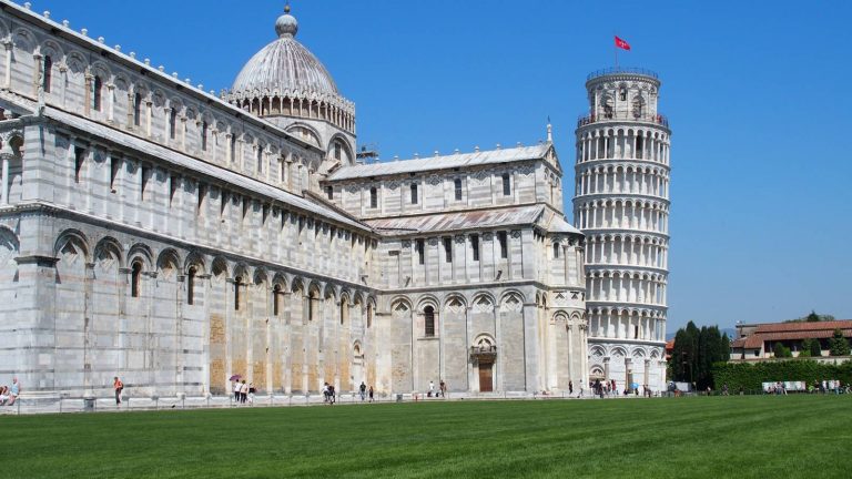 Pise, Piazza del Duomo - La terre est un jardin