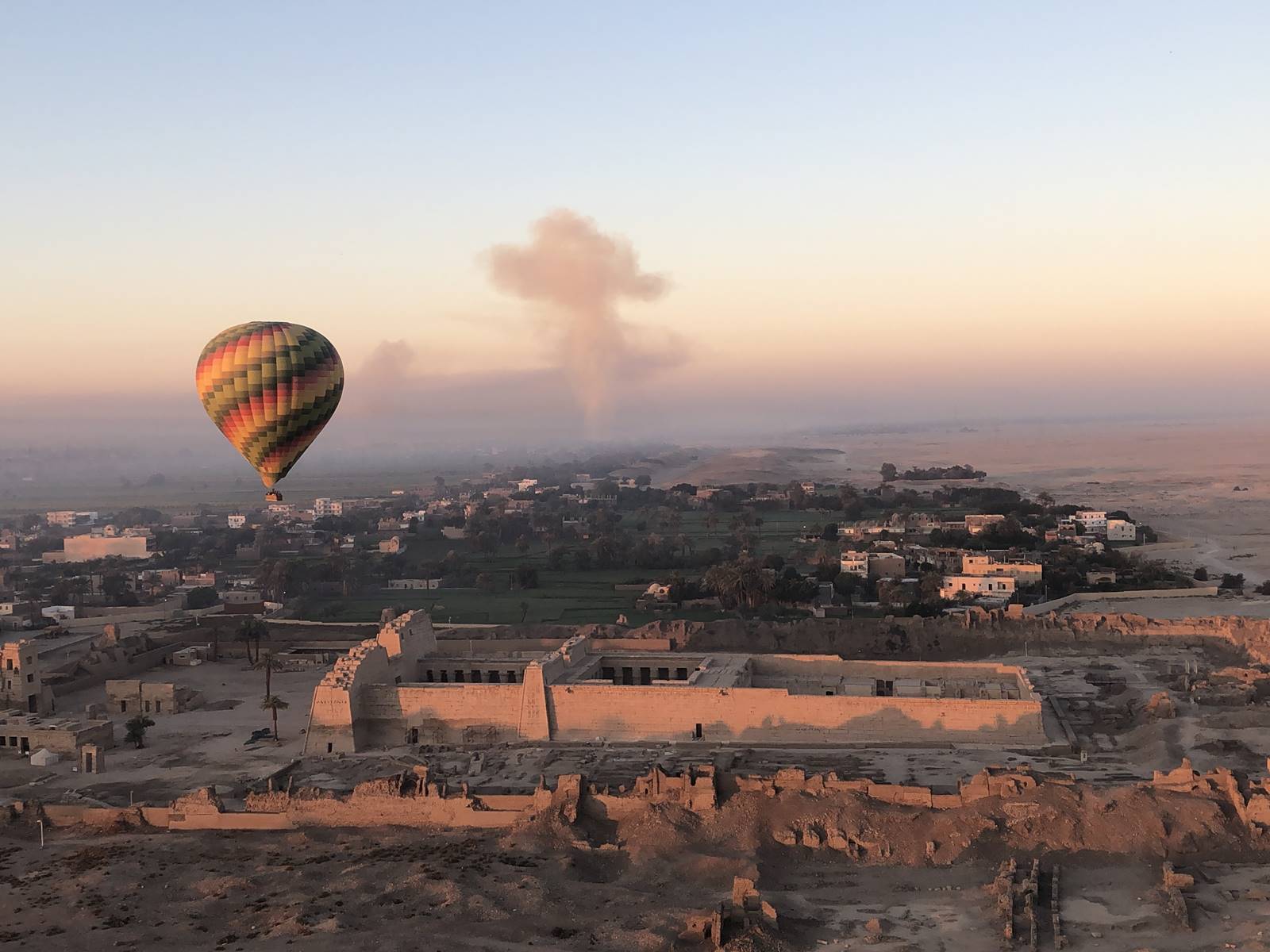 Louxor dans les airs (11) Louxor dans les airs (11)