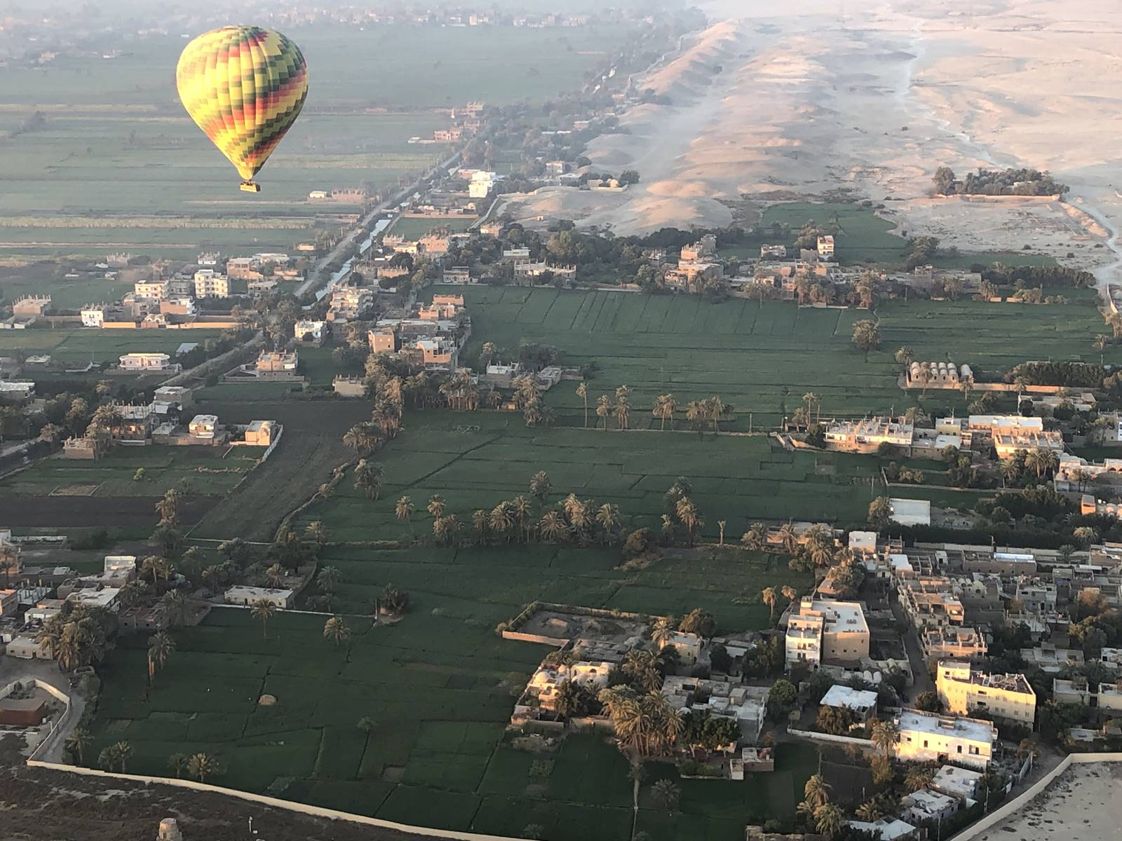 Louxor dans les airs (14) Louxor dans les airs (14)
