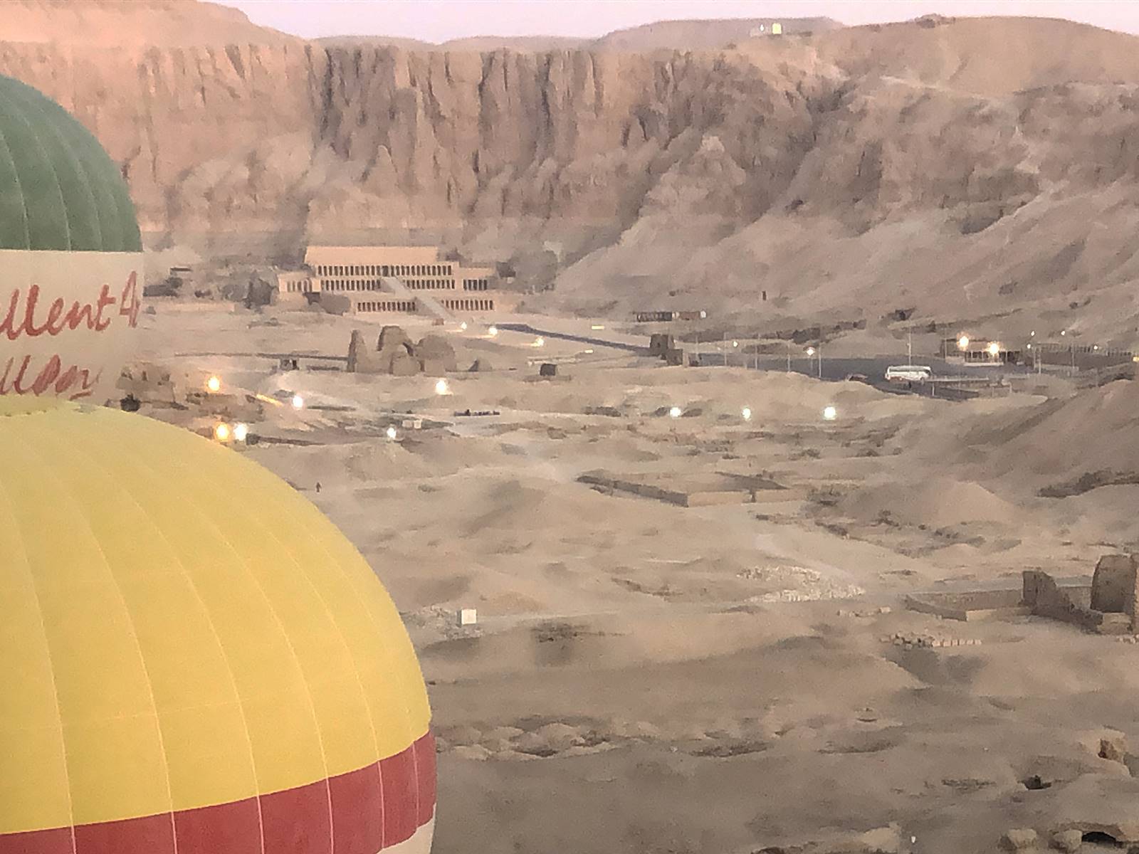 Louxor dans les airs (4) Louxor dans les airs (4)