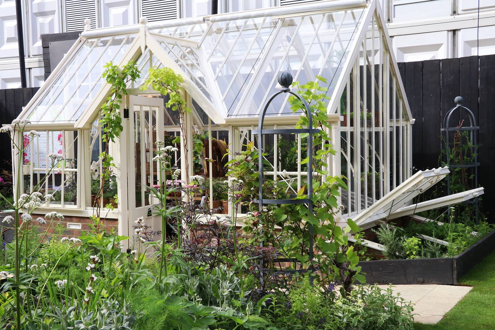 Chelsea Alitex greenhouses