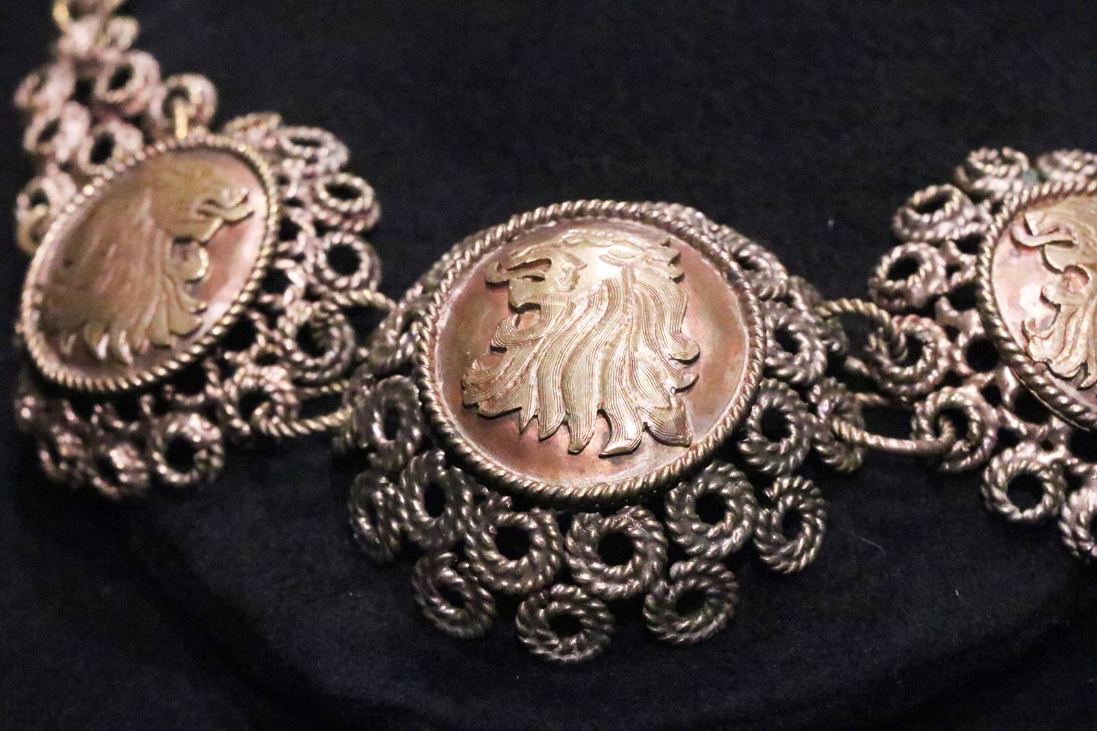 16 Cersei Lannister's Necklace
