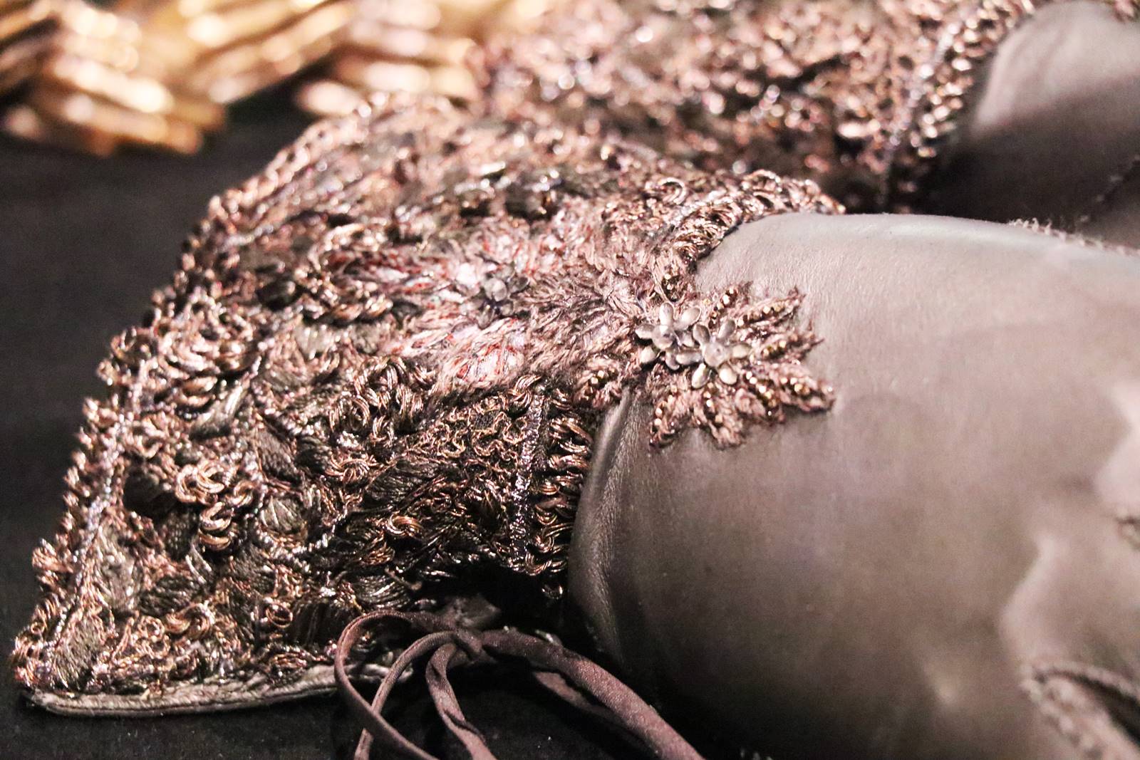 17 Sansa Stark's gloves