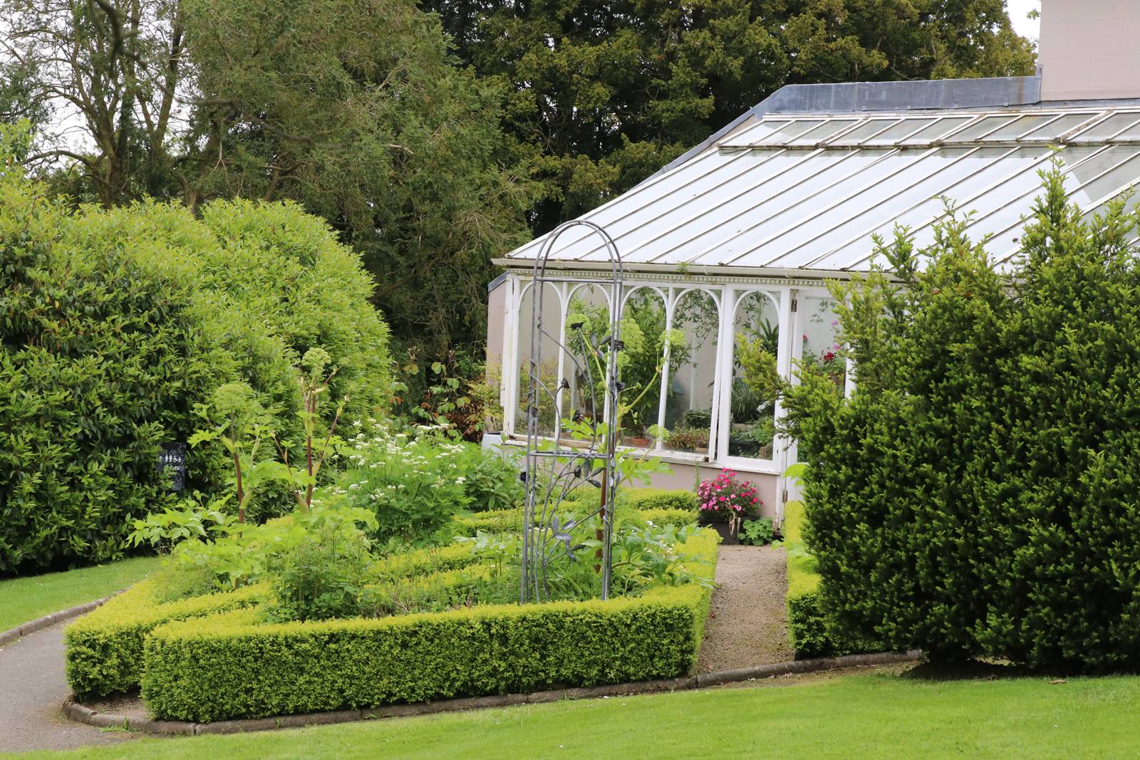 Hillsborough castle garden (26)