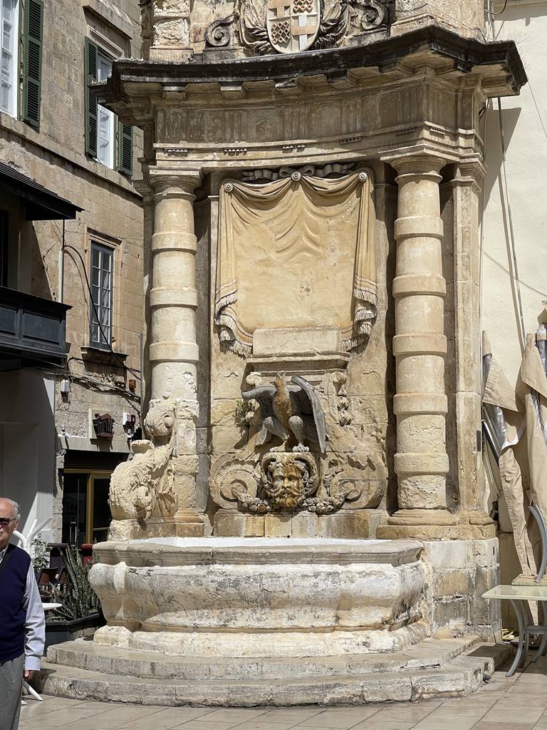 Fontaine St Georges La Valette
