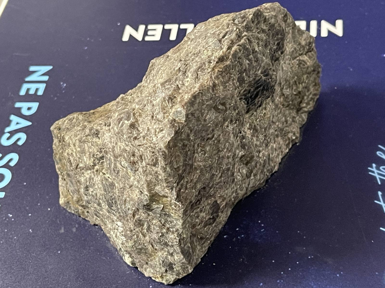 Pierre d'apparence lunaire